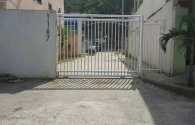 Imagem: A casa possui 1 Dormitório, 1 Banheiro, 1 Vaga na garagem e