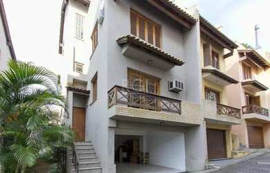 Imagem: A casa em condomínio possui 3 Dormitórios, 4 Banheiros, 2