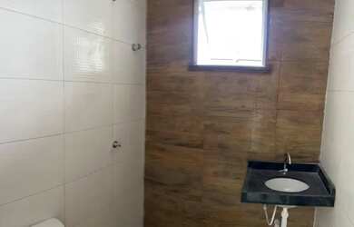 Imagem: A casa possui 3 Dormitórios, 2 Banheiros, 3 Vagas na garagem