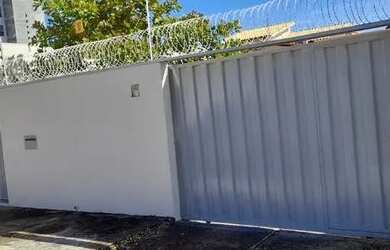 Imagem: A casa possui 2 Dormitórios, 1 Banheiro e está localizado