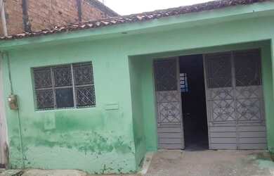 Imagem: A casa possui 2 Dormitórios, 1 Banheiro, 1 Vaga na garagem