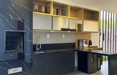 Imagem: A casa em condomínio possui 3 Dormitórios, 2 Banheiros, 2