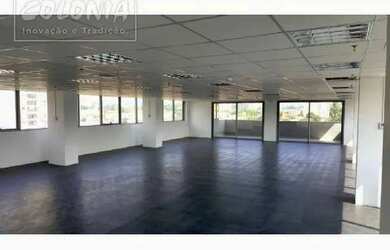 Imagem: O depósito possui 5 Vagas na garagem, 316m² de Área e está