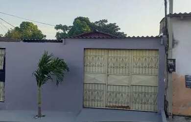 Imagem: A casa possui 2 Dormitórios, 1 Banheiro, 2 Vagas na garagem