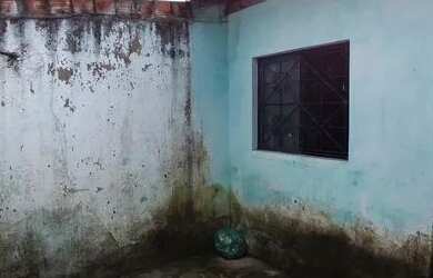 Imagem: A casa possui 2 Dormitórios, 1 Banheiro e está localizado