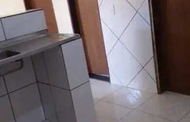 Imagem: A casa possui 2 Dormitórios, 1 Banheiro, 1 Vaga na garagem