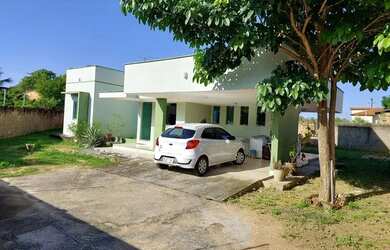 Imagem: A casa possui 3 Dormitórios, 2 Banheiros, 4 Vagas na garagem