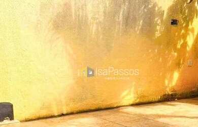 Imagem: A casa possui 3 Dormitórios, 3 Banheiros, 2 Vagas na garagem