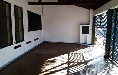 Imagem: A casa possui 3 Dormitórios, 2 Banheiros, 137m² de Área e