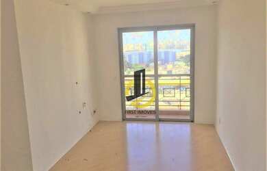 Imagem: O apartamento possui 3 Dormitórios, 1 Banheiro, 2 Vagas na