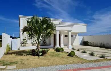 Imagem: A casa em condomínio possui 3 Dormitórios, 3 Banheiros, 2