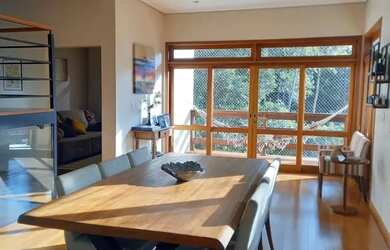 Imagem: A casa em condomínio à venda possui 3 Dormitórios, 3 Banheiros