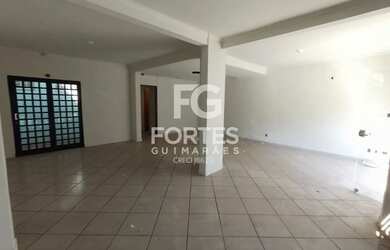 Imagem: O depósito possui 3 Vagas na garagem e 139m² de Área e está