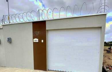 Imagem: A casa possui 2 Dormitórios, 2 Banheiros, 1 Vaga na garagem