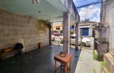 Imagem: A casa possui 1 Dormitório, 1 Banheiro, 1 Vaga na garagem