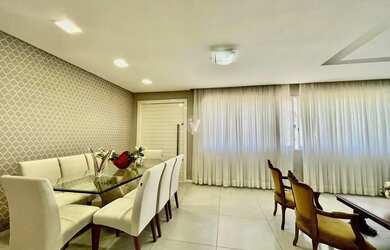 Imagem 2: Ampla casa central reformada e com piscina