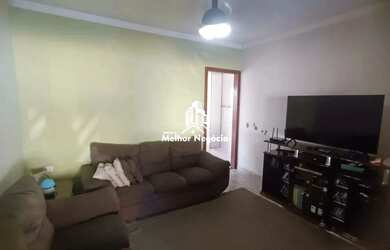 Imagem: A casa possui 2 Dormitórios, 1 Banheiro, 2 Vagas na garagem