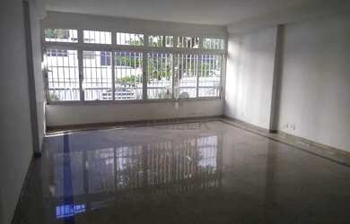 Imagem: O apartamento possui 3 Dormitórios, 5 Banheiros, 1 Vaga na