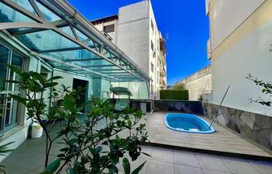 Imagem 4: Ampla casa central reformada e com piscina