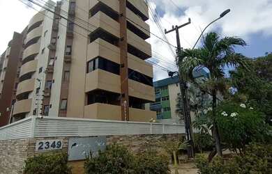 Imagem: O apartamento possui 3 Dormitórios, 1 Banheiro, 2 Vagas na