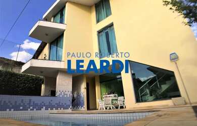 Imagem: A casa em condomínio possui 4 Dormitórios, 5 Banheiros, 5