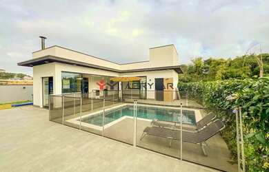 Imagem: A casa em condomínio possui 4 Dormitórios, 2 Banheiros, 4