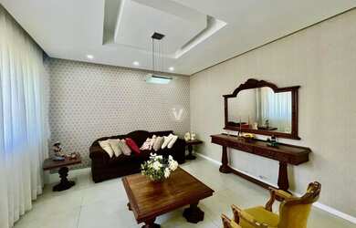 Imagem 8: Ampla casa central reformada e com piscina