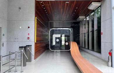 Imagem: O depósito possui 5 Vagas na garagem e 2378m² de Área e está