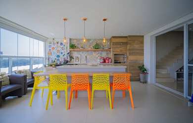 Imagem: A casa possui 2 Dormitórios, 3 Banheiros, 2 Vagas na garagem