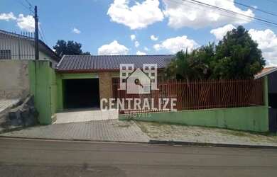 Imagem: A casa possui 3 Dormitórios, 2 Banheiros, 3 Vagas na garagem