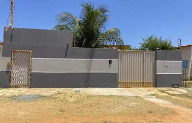 Imagem: A casa possui 3 Dormitórios, 5 Banheiros, 4 Vagas na garagem