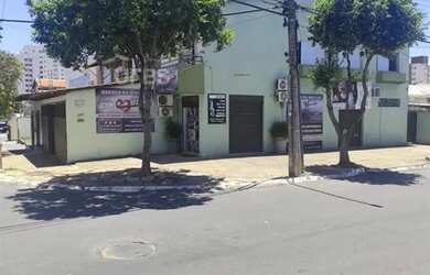 Imagem: A casa possui 4 Dormitórios, 2 Banheiros, 2 Vagas na garagem