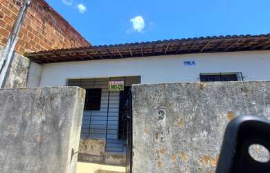 Imagem: A casa possui 2 Dormitórios e 1 Banheiro e está localizado