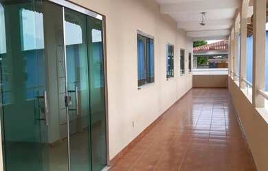 Imagem: A casa possui 5 Dormitórios, 5 Banheiros, 5 Vagas na garagem