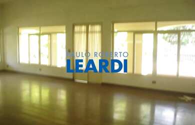 Imagem: A casa em condomínio possui 4 Dormitórios, 5 Banheiros, 5