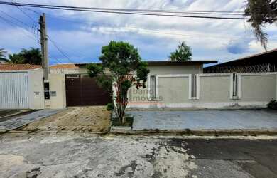 Imagem: O apartamento possui 3 Dormitórios, 1 Banheiro, 1 Vaga na garagem