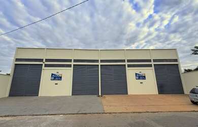 Imagem: O depósito possui 4 Vagas na garagem e 417m² de Área e está
