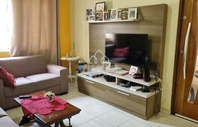 Imagem: A casa possui 3 Dormitórios, 2 Banheiros, 2 Vagas na garagem