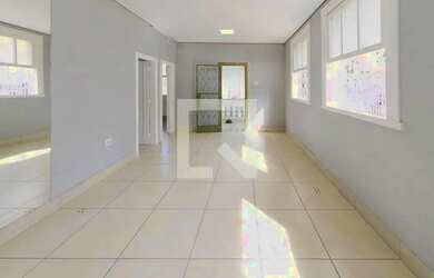 Imagem: A casa possui 3 Dormitórios, 1 Banheiro e 200m² de Área e