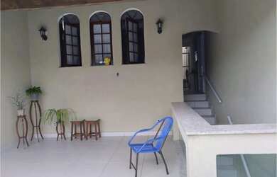 Imagem: A casa possui 3 Dormitórios, 4 Banheiros, 2 Vagas na garagem