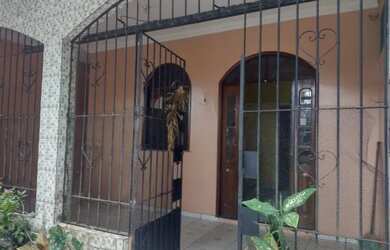 Imagem: A casa possui 2 Dormitórios, 1 Banheiro e está localizado