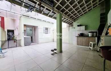 Imagem: A casa possui 4 Dormitórios, 3 Banheiros, 2 Vagas na garagem