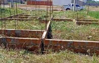 Imagem: O terreno à venda possui e está localizado em Rubinéia