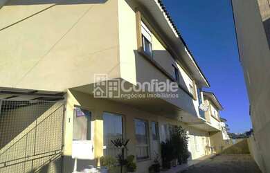 Imagem: A casa possui 2 Dormitórios, 1 Banheiro, 1 Vaga na garagem