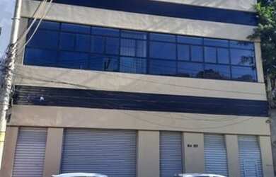 Imagem: O depósito possui 693m² de Área e está localizado em Santo