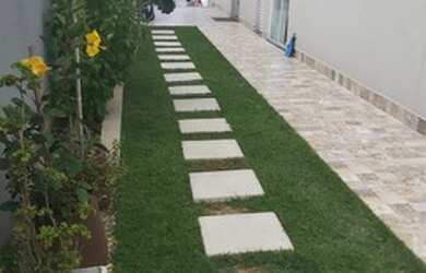 Imagem: A casa possui 3 Dormitórios, 1 Banheiro, 2 Vagas na garagem