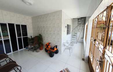 Imagem: A casa possui 5 Dormitórios, 3 Banheiros, 1 Vaga na garagem