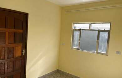 Imagem: A casa possui 1 Dormitório, 1 Banheiro, Área de serviço e