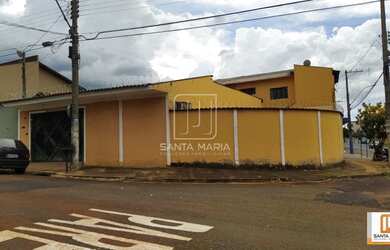 Imagem: A casa possui 4 Dormitórios, 3 Banheiros, 1 Vaga na garagem