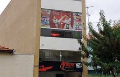 Imagem: O depósito possui 2 Vagas na garagem e 460m² de Área e está